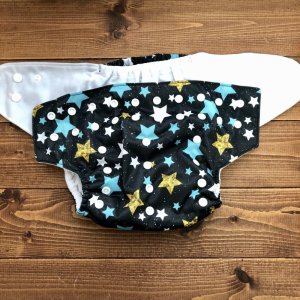 画像2: 【2~7歳向け/BIGサイズ】 星柄ブラック ポケット式  ワンサイズおむつ/立体ギャザー付き（スナップ/ツルツル生地） (2)