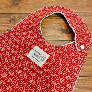 画像2: 【超吸収！魔法のスタイ】麻の葉（えんじ）【ハンドメイド】マイクロファイバー×コットン生地のよだれかけ【スタイ５枚以上まとめ買いで送料無料！】和柄,赤 (2)