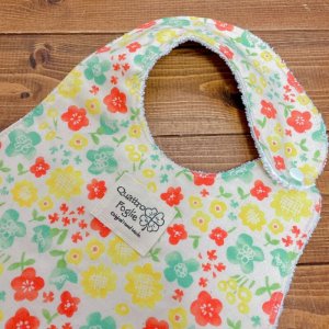 画像2: 【超吸収！魔法のスタイ】水彩フラワー（暖色系）【ハンドメイド】マイクロファイバー×コットン生地のよだれかけ【スタイ５枚以上まとめ買いで送料無料！】イエロー,オレンジ,花柄 (2)