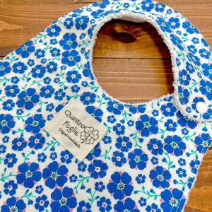 画像2: 【超吸収！魔法のスタイ】くっきりフラワー（ブルー）【ハンドメイド】マイクロファイバー×コットン生地のよだれかけ【スタイ５枚以上まとめ買いで送料無料！】花柄 (2)