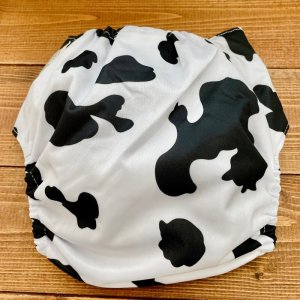 画像3: 「牛柄ホワイト」立ったまま履けるパンツ型ワンサイズおむつ/トレパンにも♪ツルツル (3)