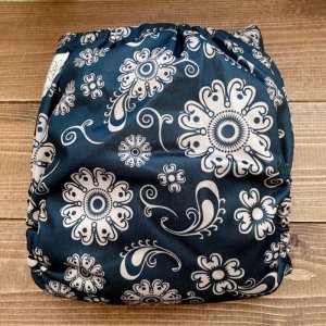 画像4: サイケフラワー（ブラック）【布おむつ本舗オリジナル】ポケット式 ワンサイズおむつカバー （スナップ/ツルツル生地）黒,花柄 (4)