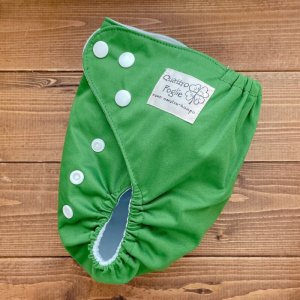 画像2: ラッキーグリーン【布おむつ本舗オリジナル】ポケット式 ワンサイズおむつカバー （スナップ/ツルツル生地）緑 (2)