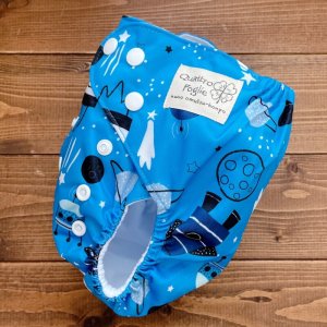 画像2: 宇宙ロケット（ブルー）【布おむつ本舗オリジナル】ポケット式 ワンサイズおむつカバー （スナップ/ツルツル生地）星,スター (2)