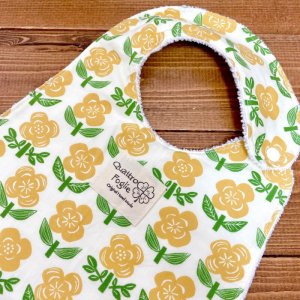 画像2: 【超吸収!魔法のスタイ】北欧モダンフラワー(イエロー)【ハンドメイド】マイクロファイバー×コットン生地のよだれかけ【スタイ5枚以上まとめ買いで送料無料!】花柄 (2)