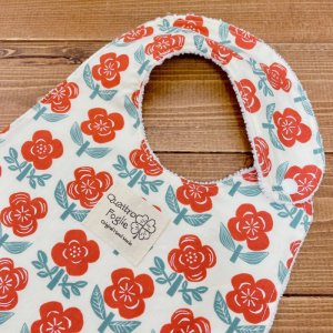 画像2: 【超吸収!魔法のスタイ】北欧モダンフラワー(赤)【ハンドメイド】マイクロファイバー×コットン生地のよだれかけ【スタイ5枚以上まとめ買いで送料無料!】花柄 (2)