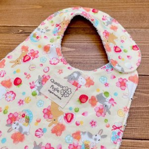 画像2: 【超吸収!魔法のスタイ】 和柄うさぎスイーツ桜(クリーム)【ハンドメイド】マイクロファイバー×コットン生地のよだれかけ【スタイ5枚以上まとめ買いで送料無料!】ウサギ,花柄 (2)