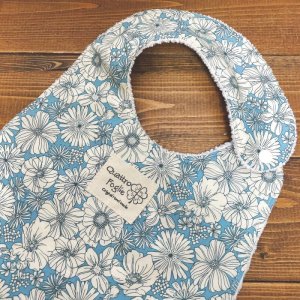 画像2: 【超吸収！魔法のスタイ】大人フラワー（水色）【ハンドメイド】マイクロファイバー×コットン生地のよだれかけ【スタイ５枚以上まとめ買いで送料無料！】花柄 (2)