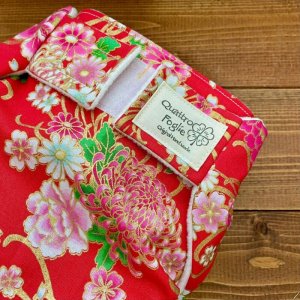 画像3: 金ラメ！和の花柄（赤）【よつばのおむつ/日本製/ハンドメイド】布おむつカバー （透湿性防水布使用）フラワー,レッド (3)