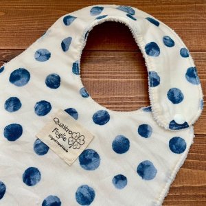 画像2: 【超吸収！魔法のスタイ】おしゃれ水玉（きなりネイビー）【ハンドメイド】マイクロファイバー×コットン生地のよだれかけ【スタイ５枚以上まとめ買いで送料無料！】ドット,ブルー (2)