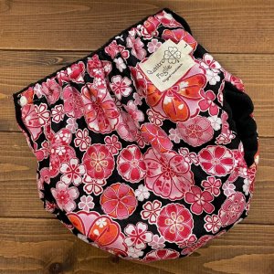 画像2: 和花柄(黒)/透湿性防水布入りトレパン【ハンドメイド】立ったまま交換出来る♪パンツ型おむつカバー/フラワー,ブラック (2)