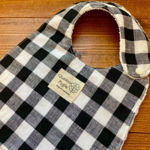画像2: 【超吸収!魔法のスタイ】 ブロックチェック(1.7cm角/ブラック黒)【ハンドメイド】 マイクロファイバー×コットン生地のよだれかけ【スタイ5枚以上まとめ買いで送料無料!】 (2)