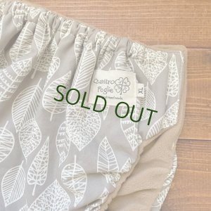 内側：ブラウン