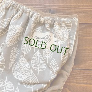 画像2: 北欧ミニリーフ（モカ）透湿性防水布入りトレパン【ハンドメイド】立ったまま交換出来る♪ パンツ型おむつカバー/ベージュ (2)