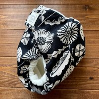 画像1: 北欧アートフラワー（ブラック）【よつばのおむつ/日本製/ハンドメイド】 布おむつカバー （透湿性防水布使用）黒 花柄