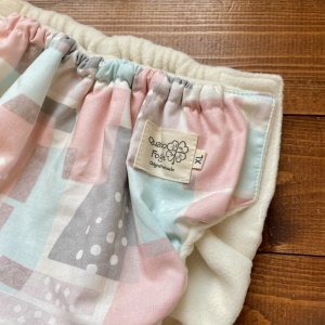 画像2: 【大きいトレパン XL:90-110】 北欧ハッピースクエア（ピンク） パンツ型おむつカバー（防水）立ったまま交換出来る♪女の子 (2)