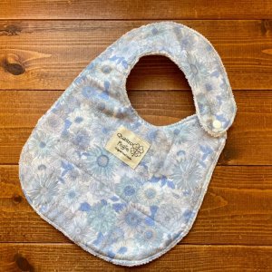 画像1: 【超吸収！魔法のスタイ】 ミストブルーム【ハンドメイド】マイクロファイバー×ふんわりWガーゼのよだれかけ 【スタイ５枚以上まとめ買いで送料無料！】花柄,リバティ風,青,フラワー (1)