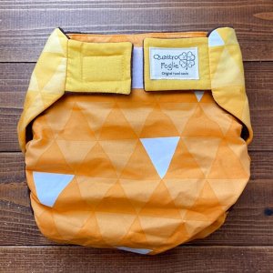 画像1: ¥0プレゼント 【18,000円以上お買い上げ特典】ハンドメイドおむつカバー 鱗文様(黄色イエロー）Lサイズ (1)