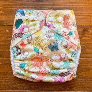 画像1: 早い者勝ち¥0プレゼント 【お買い上げ15,000円以上特典】 訳ありワンサイズおむつ 「フラワーバタフライ（スナップ）」 (1)