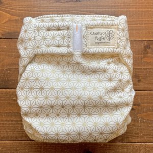 画像1: 縁起の良い麻の葉（白金 ホワイト×ゴールド） 【よつばのおむつ/日本製/ハンドメイド】 布おむつカバー （透湿性防水布使用）和柄 (1)