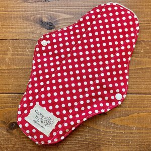 画像1: 【5枚以上まとめ買いで送料無料】 手作り布ナプキン「キャンディドット（赤）」 ｜防水・昼・多い日用【レギュラーMサイズ】 繰り返し使えてお肌に優しいハンドメイド (1)