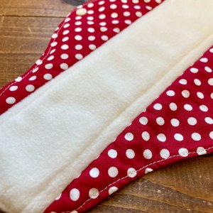 画像3: 【5枚以上まとめ買いで送料無料】 手作り布ナプキン「キャンディドット（赤）」 ｜防水・昼・多い日用【レギュラーMサイズ】 繰り返し使えてお肌に優しいハンドメイド (3)