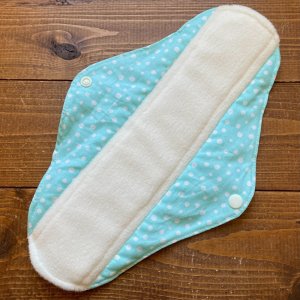 画像2: 【5枚以上まとめ買いで送料無料】 手作り布ナプキン「クラムボン」 ｜防水・昼・多い日用【レギュラーMサイズ】 繰り返し使えてお肌に優しいハンドメイド (2)