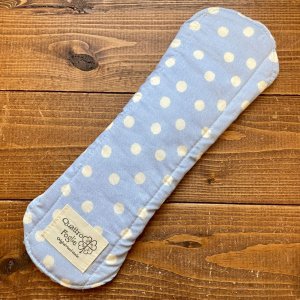 画像5: 【5枚以上まとめ買いで送料無料】 手作り布ナプキン「ぼんぼり水玉（水色）」 ｜防水・昼・多い日用【レギュラーMサイズ】 繰り返し使えてお肌に優しいハンドメイド (5)