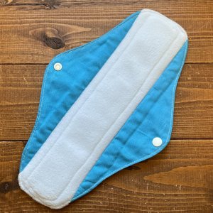 画像2: 【5枚以上まとめ買いで送料無料】 手作り布ナプキン「風のターコイズ」 ｜防水・昼・多い日用【レギュラーMサイズ】 繰り返し使えてお肌に優しいハンドメイド (2)