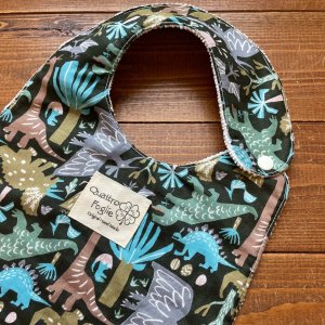 画像2: よだれの多い赤ちゃん必見！ 【超吸収！魔法のスタイ】 ネオ・ジュラシック（ブラック）【ハンドメイド】マイクロファイバー×コットン生地のよだれかけ 【スタイ５枚以上まとめ買いで送料無料！】ダイナソー (2)