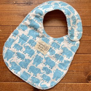 画像1: よだれの多い赤ちゃん必見！ 【超吸収！魔法のスタイ】 ごきげんゾウさん 【ハンドメイド】マイクロファイバー×コットン生地のよだれかけ 【スタイ５枚以上まとめ買いで送料無料！】 水色,ぞうさん (1)