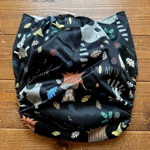 画像3: 【2~7歳向け/BIGサイズ】 「森の動物たち（黒）」ポケット式 ワンサイズおむつ/立体ギャザー付き（スナップ/ツルツル生地）動物,アニマル,アライグマ,フクロウ,キノコ (3)