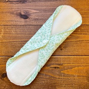 画像3: 【5枚以上まとめ買いで送料無料】 手作り布ナプキン「若葉のうた」 ｜防水・昼・多い日用【レギュラーMサイズ】 繰り返し使えてお肌に優しいハンドメイド (3)