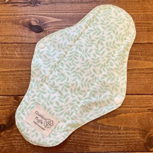 画像1: 【5枚以上まとめ買いで送料無料】 手作り布ナプキン「若葉のうた」 ｜防水・昼・多い日用【レギュラーMサイズ】 繰り返し使えてお肌に優しいハンドメイド (1)