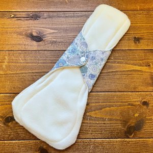 画像3: 夜用布ナプキン30cm 多い日も安心の防水仕様 リバティ風フラワー（ブルー系） 【ハンドメイド】 (3)