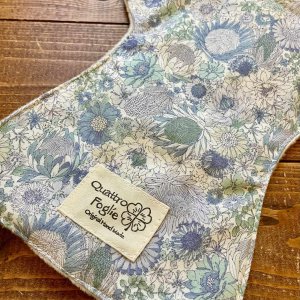 画像2: 夜用布ナプキン30cm 多い日も安心の防水仕様 リバティ風フラワー（ブルー系） 【ハンドメイド】 (2)