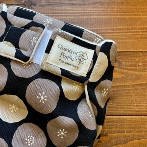 画像2: 北欧あんぱん 【よつばのおむつ/日本製/ハンドメイド】 布おむつカバー （透湿性防水布使用）黒,ブラック,水玉 (2)