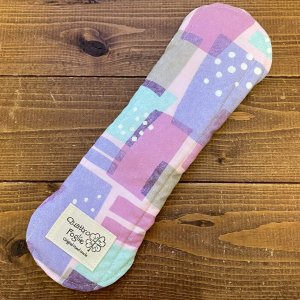 画像4: 【5枚以上まとめ買いで送料無料】 手作り布ナプキン「北欧ハッピースクエア」 ｜防水・昼・多い日用【レギュラーMサイズ】 繰り返し使えてお肌に優しいハンドメイド (4)