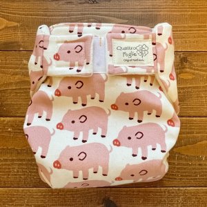 画像1: ごきげんブタちゃん 【よつばのおむつ/日本製/ハンドメイド】 布おむつカバー （透湿性防水布使用）アニマル (1)