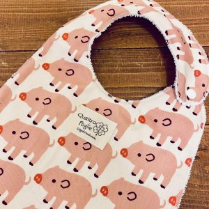 画像2: よだれの多い赤ちゃん必見！ 【超吸収！魔法のスタイ】 ごきげんブタちゃん【ハンドメイド】マイクロファイバー×コットン生地のよだれかけ 【スタイ５枚以上まとめ買いで送料無料！】アニマル,ぶた (2)