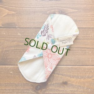 画像1: ¥0プレゼント 【7,777円以上お買い上げ特典】非売品 布ナプキンライナー「フラワーバタフライ」 (1)