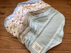画像4: 布ナプキンお楽しみ3枚セット｜レギュラーMサイズ（防水・昼/多い日用）柄は店長おまかせ♪繰り返し使えてお肌に優しいハンドメイド【クリックポスト送料無料】 (4)