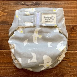 画像1: 北欧-空のおさんぽ 【よつばのおむつ/日本製/ハンドメイド】 布おむつカバー （透湿性防水布使用）グレー (1)