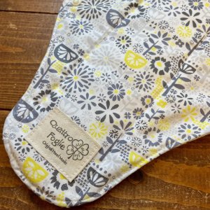 画像2: 【5枚以上まとめ買いで送料無料】 手作り布ナプキン「北欧ハッピーフラワー」 ｜防水・昼・多い日用【レギュラーMサイズ】 繰り返し使えてお肌に優しいハンドメイド (2)