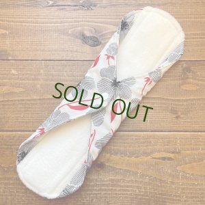 画像3: 【5枚以上まとめ買いで送料無料】 手作り布ナプキン「北欧-凛花」 ｜防水・昼・多い日用【レギュラーMサイズ】 繰り返し使えてお肌に優しいハンドメイド (3)