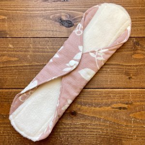 画像3: 【5枚以上まとめ買いで送料無料】 手作り布ナプキン「北欧ぬくもりフラワー」 ｜防水・昼・多い日用【レギュラーMサイズ】 繰り返し使えてお肌に優しいハンドメイド (3)