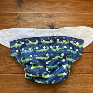 画像2: 【2~7歳向け/BIGサイズ】 わくわくワニくん（ネイビー） ポケット式 ワンサイズおむつ/立体ギャザー付き（スナップ/ツルツル生地）男の子,わに (2)