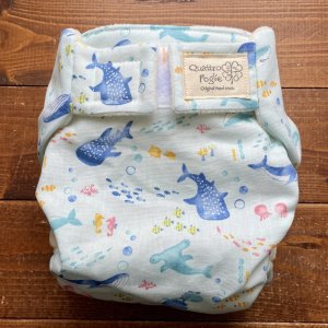 画像1: 海の仲間たち（水色） 【よつばのおむつ/日本製/ハンドメイド】 布おむつカバー （透湿性防水布使用）魚,ジンベエザメ,クジラ (1)