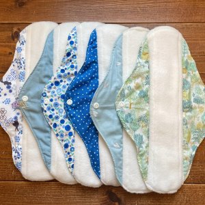 画像5: 布ナプキンお楽しみ3枚セット｜レギュラーMサイズ（防水・昼/多い日用）柄は店長おまかせ♪繰り返し使えてお肌に優しいハンドメイド【クリックポスト送料無料】 (5)