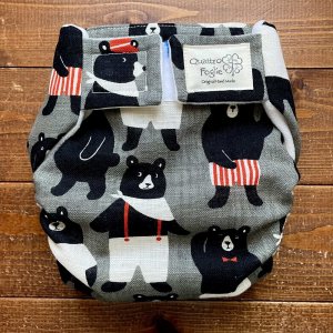 画像1: おすましクマさん（グレー） 【よつばのおむつ/日本製/ハンドメイド】 布おむつカバー （透湿性防水布使用）くま,熊 (1)